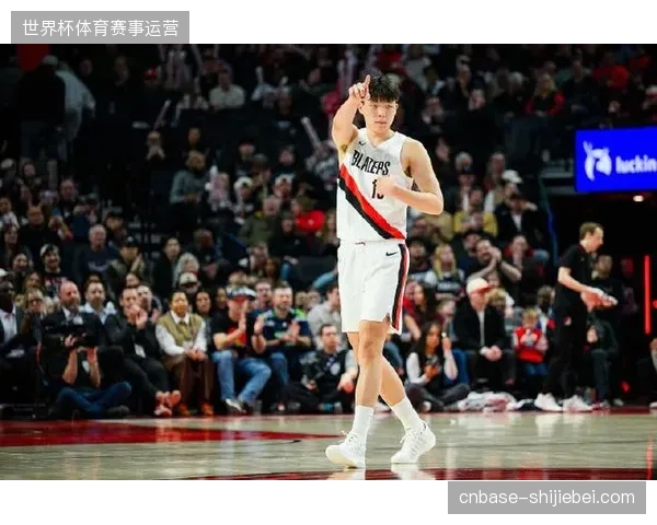 杨瀚森在NBA与发展联盟的表现反差巨大，休赛期提升身体对抗将是其首要任务